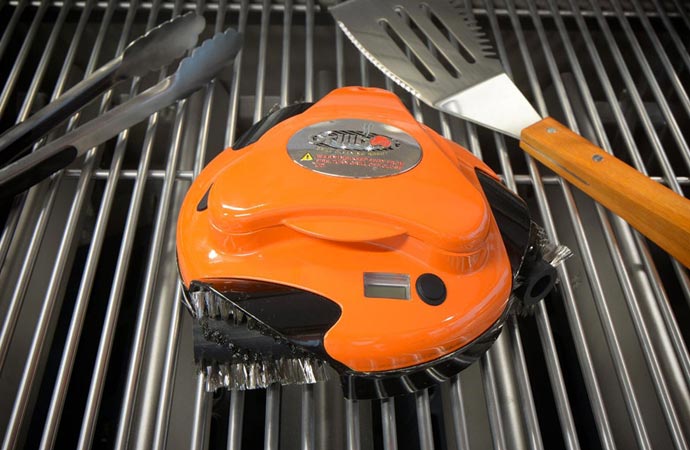 Automatic grill cleaner