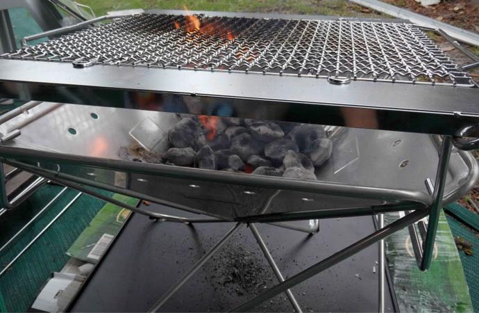 Foldable camp grill 