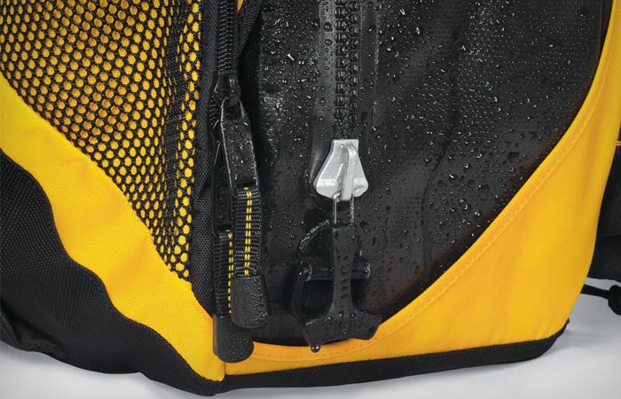 Waterproof camera backpack zipper