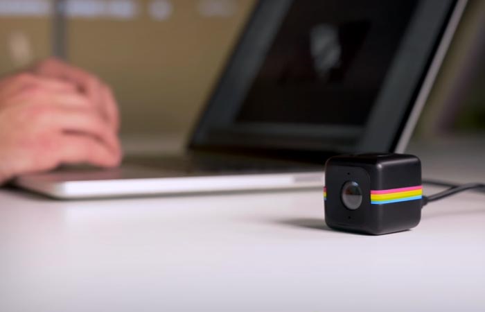 Polaroid Cube connected to the computer