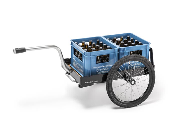 Hinterher bike trailer transporting beer