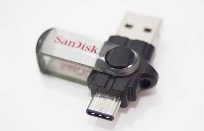 SanDisk Dual Drive Type-C view from the angle