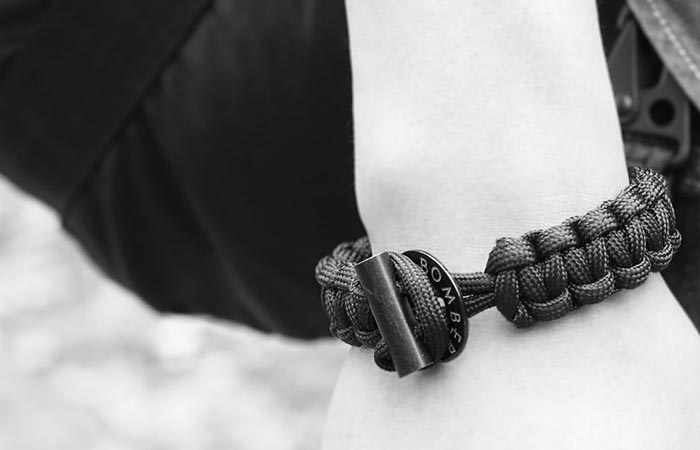 Survival Firestarter Paracord Bracelet buckle