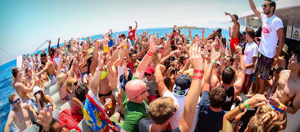 How to organize a boat party