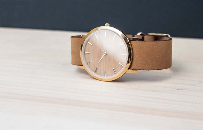 Golden combination of watch and brown straps