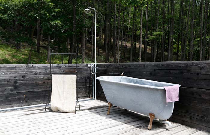 Outdoor bathtub in a mountain cottage in Japan