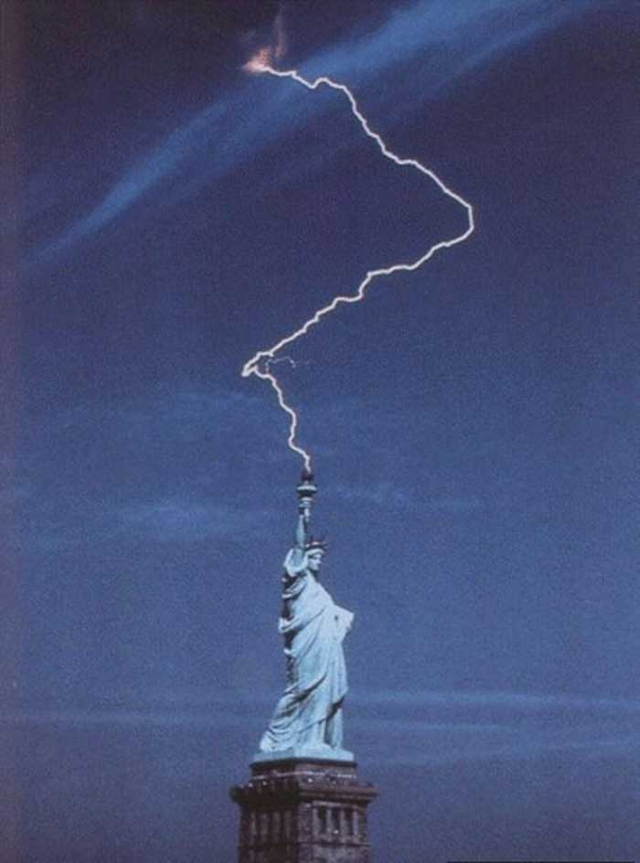 Thunder struck the Statue of Liberty