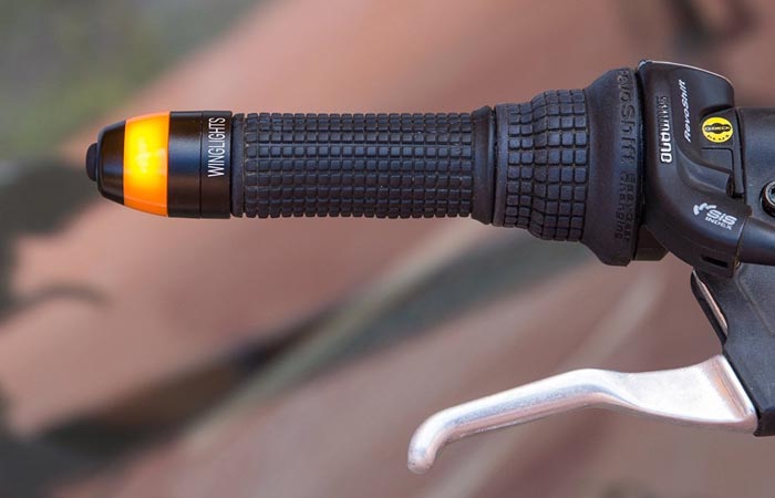 WingLights Indicator for Bicycles, attached to a bicycle handle.