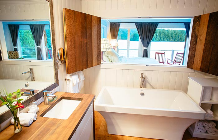 Nimmo Bay Resort Bathroom