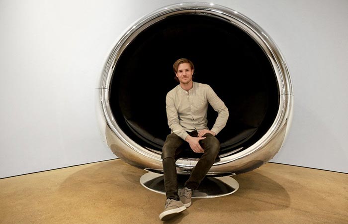 A Guy Sittng In Boeing 737 Cowling Chair