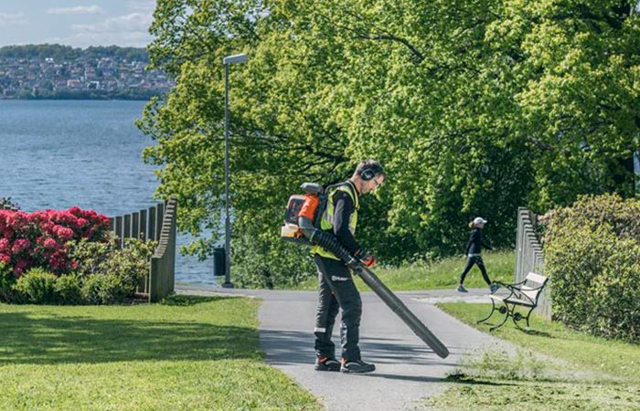 Man cleaning a park with the Husqvarna 580BTS