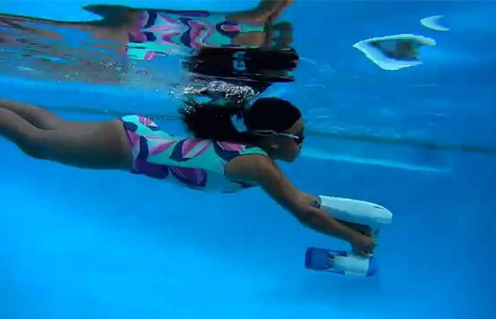 Girl using the Bixpy Swim Jet
