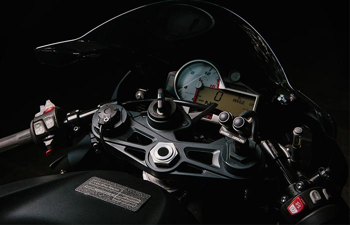 Close up of the speedometer on the BMW S 1000 RR Turbo 