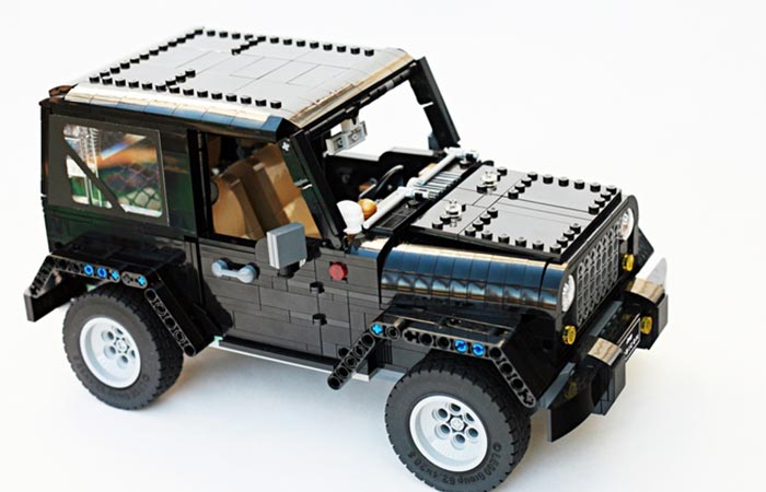 LEGO Jeep Wrangler Rubicon side view with roof attached
