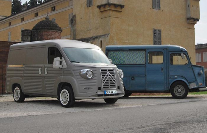Citroën Type H new next to the old
